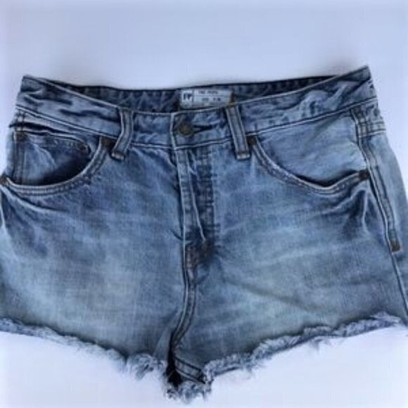 FREE PEOPLE CUT OFF  DENIM JEAN SHORTS GUC - Picture 1 of 12